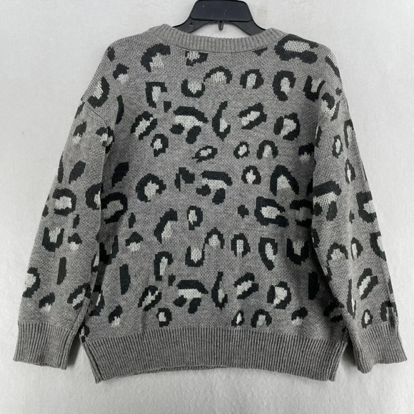 Kendall & Kylie Sweater Women's Sz Medium Gray Animal Leopard Print Crew Neck - Picture 2 of 13